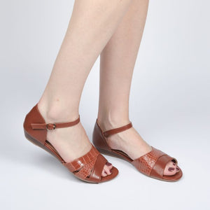 LS8531 WOMEN TAN INTERLOCKING SQUARE TOE SANDAL