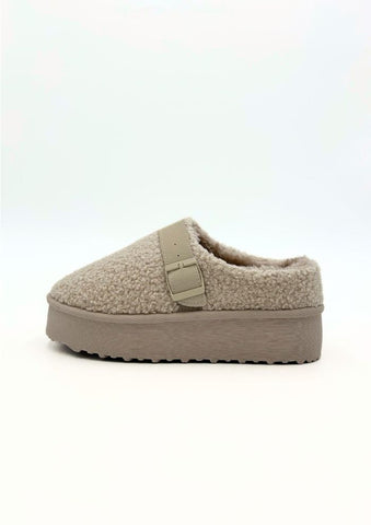 LS9326 Ladies Cream Buckle Detail Cosy Fur Lined Platform Slipper